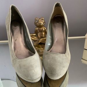 SOLD! Bakers Velvet Gray Platform Heels Size 8